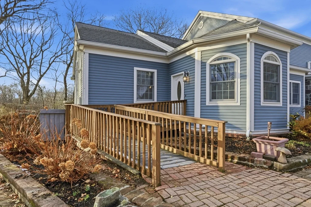 2 bed, 2 bath apartment for rent at 1327 Liberty Unit 2, Braintree — photo 1 of 20