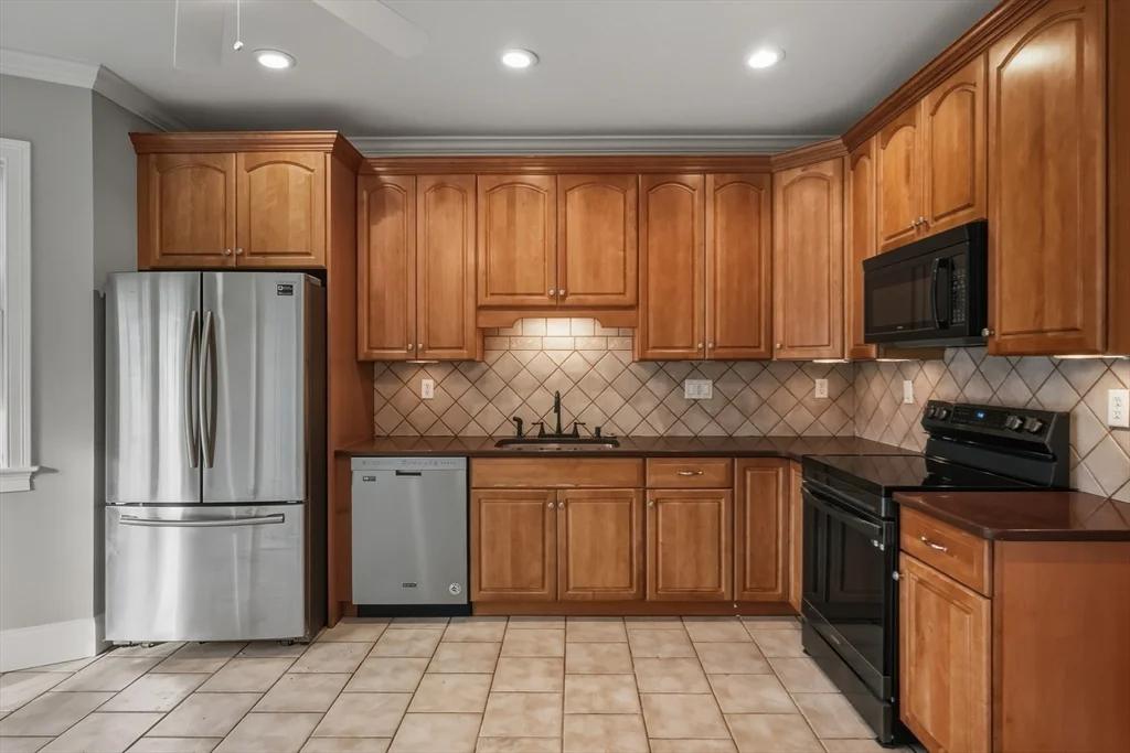 2 bed, 2 bath apartment for rent at 1327 Liberty Unit 2, Braintree — photo 11 of 20