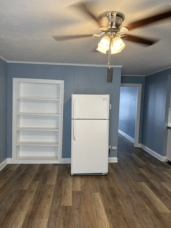 3 bed, 1 bath apartment for rent at 1328 South Main Unit 3 W, Fall River — photo 3 of 6