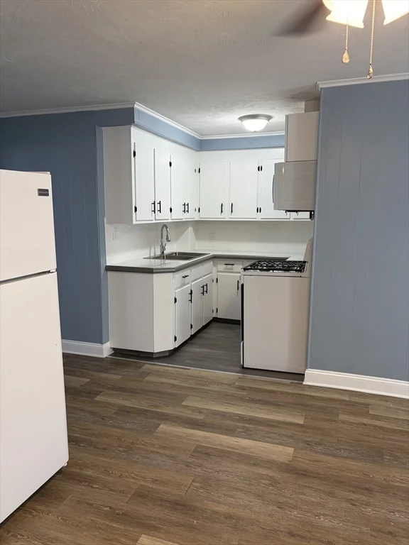 3 bed, 1 bath apartment for rent at 1328 South Main Unit 3 W, Fall River — photo 2 of 6