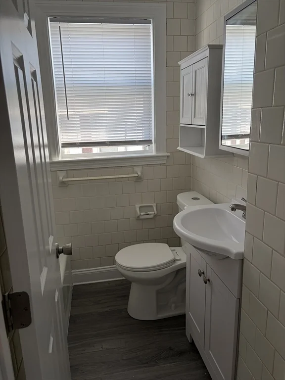 3 bed, 1 bath apartment for rent at 1328 South Main Unit 3 W, Fall River — photo 4 of 6