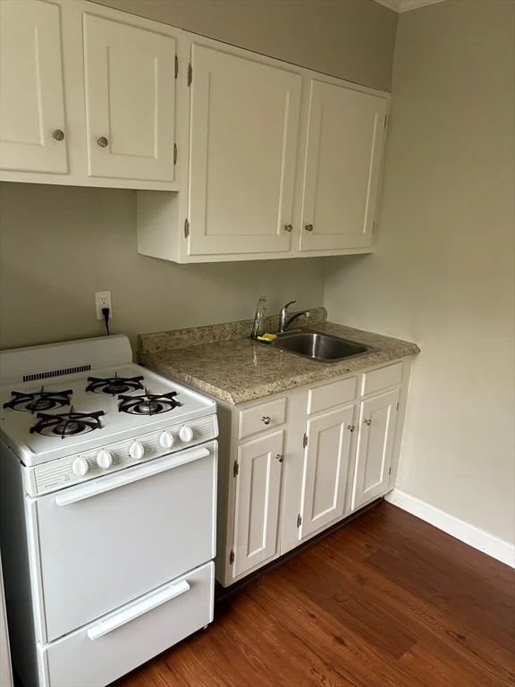 1 bed, 1 bath apartment for rent at 133-137 Winter Unit 4, Fall River — photo 3 of 5