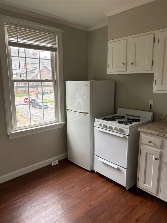 1 bed, 1 bath apartment for rent at 133-137 Winter Unit 4, Fall River — photo 2 of 5