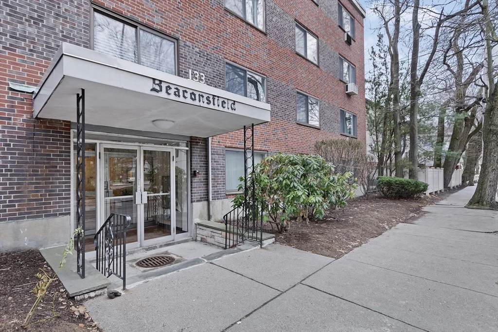 2 bed, 1 bath apartment for rent at 133 Beaconsfield Rd Unit 25, Brookline — photo 1 of 10