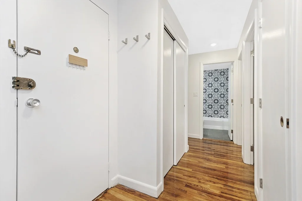2 bed, 1 bath apartment for rent at 133 Beaconsfield Rd Unit 25, Brookline — photo 9 of 10