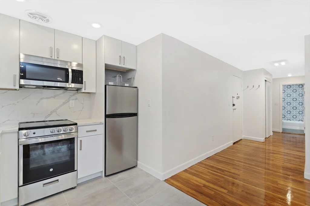 2 bed, 1 bath apartment for rent at 133 Beaconsfield Rd Unit 25, Brookline — photo 4 of 10