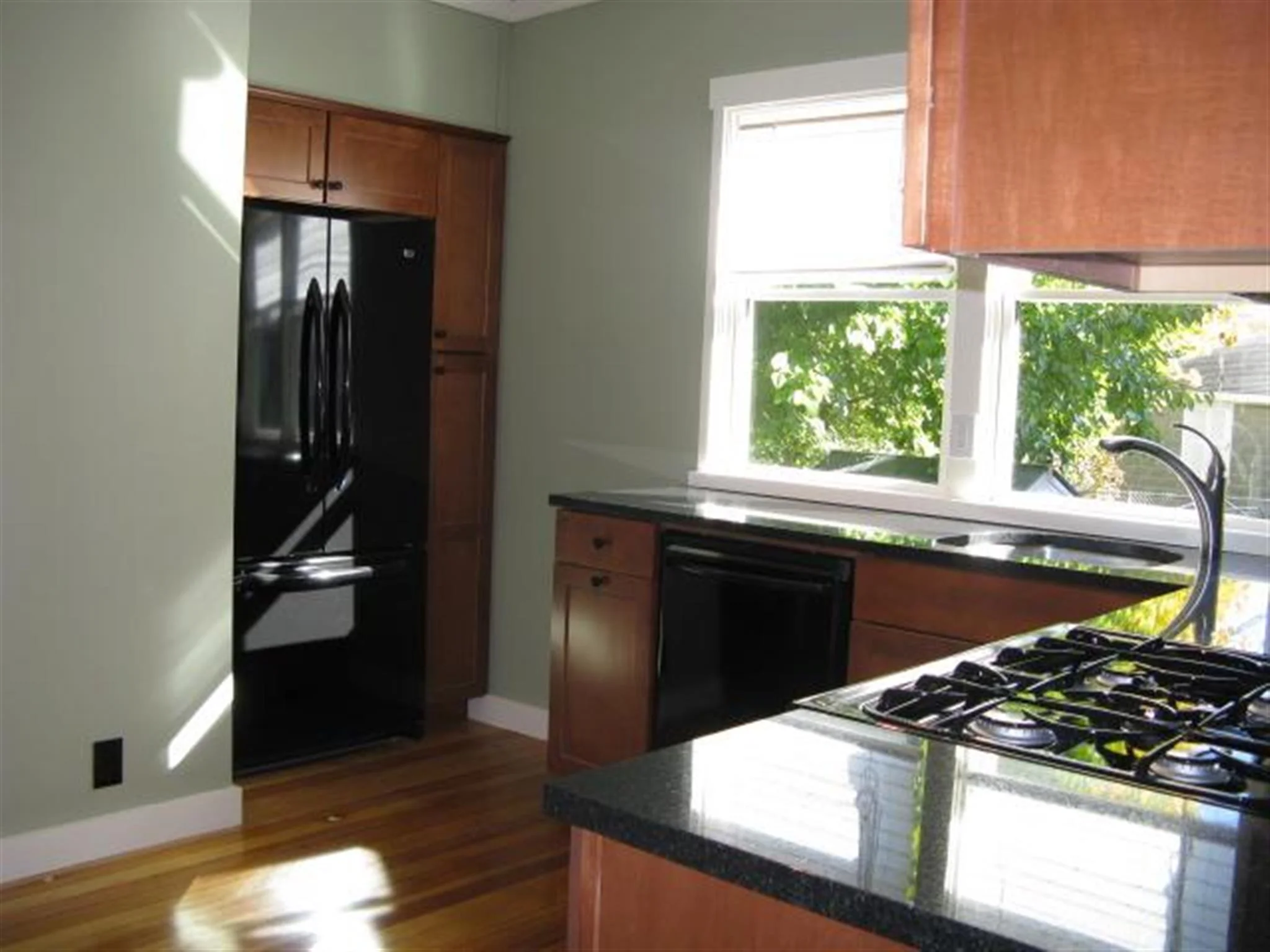 2.5 bed, 1 bath apartment for rent at 133 Boston Ave Unit 1, Powder House Square — photo 2 of 10