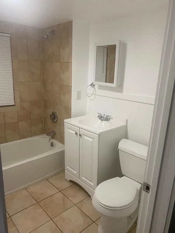 2 bed, 1 bath apartment for rent at 133 Chestnut St Unit 1, Lynn — photo 5 of 9
