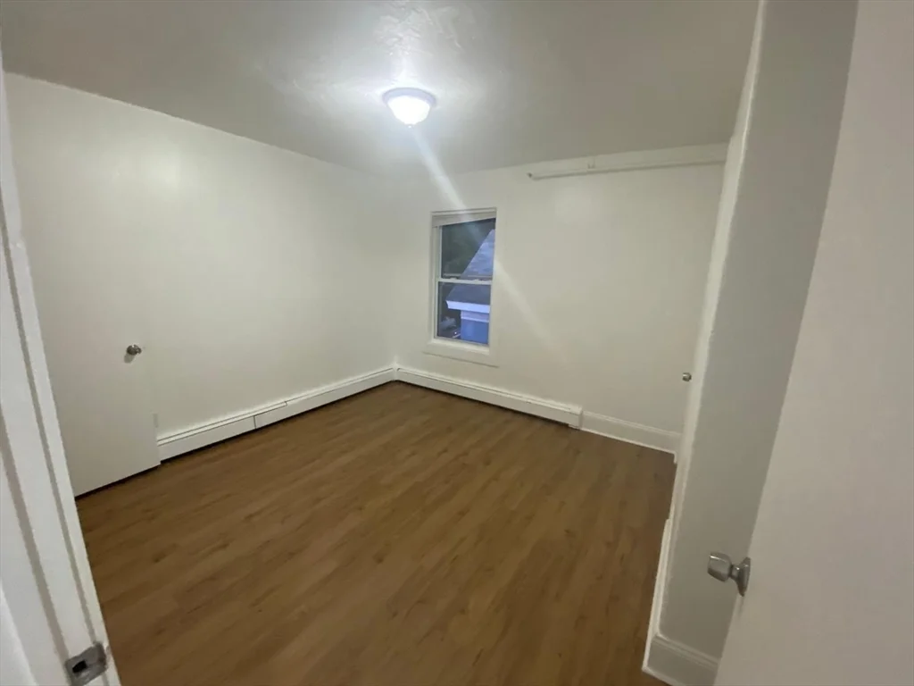 2 bed, 1 bath apartment for rent at 133 Chestnut St Unit 1, Lynn — photo 8 of 9