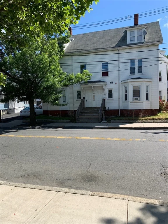 2 bed, 1 bath apartment for rent at 133 Chestnut St Unit 1, Lynn