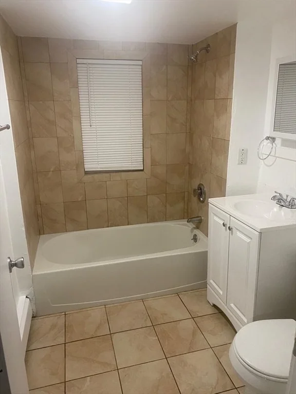 2 bed, 1 bath apartment for rent at 133 Chestnut St Unit 1, Lynn — photo 4 of 9