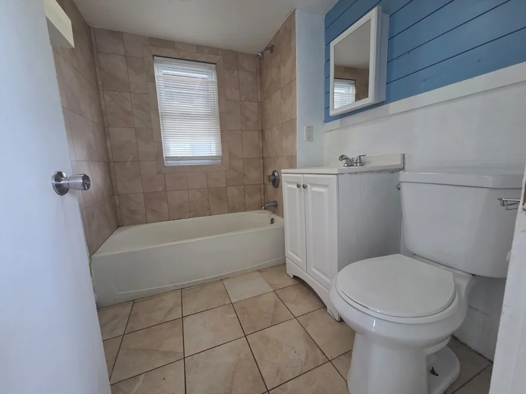2 bed, 1 bath apartment for rent at 133 Chestnut St Unit 6, Lynn — photo 5 of 12
