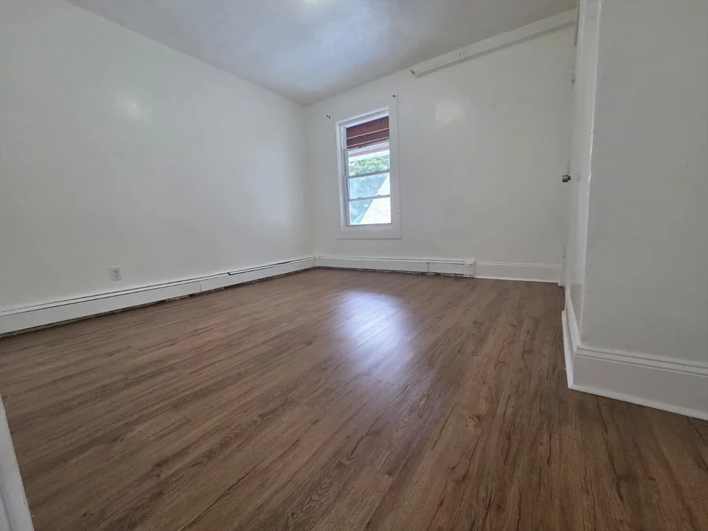 2 bed, 1 bath apartment for rent at 133 Chestnut St Unit 6, Lynn — photo 2 of 12
