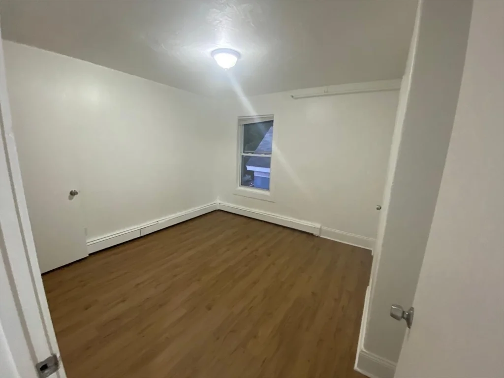2 bed, 1 bath apartment for rent at 133 Chestnut St Unit 7, Lynn — photo 8 of 10
