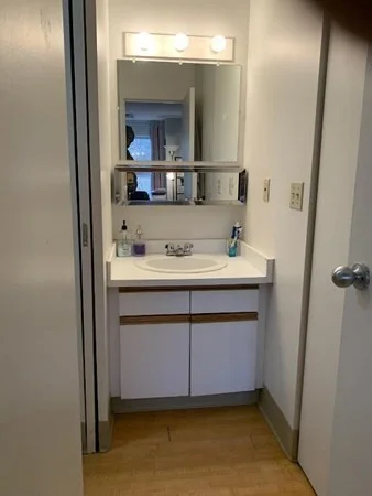 Studio bed, 1 bath apartment for rent at 133 Commander Shea Blvd Unit 401, Quincy — photo 4 of 5