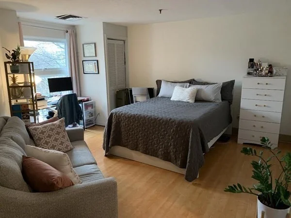 Studio bed, 1 bath apartment for rent at 133 Commander Shea Blvd Unit 401, Quincy — photo 2 of 5