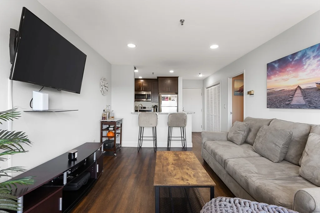 1 bed, 1 bath apartment for rent at 133 Commander Shea Blvd Unit 407, Quincy — photo 5 of 27