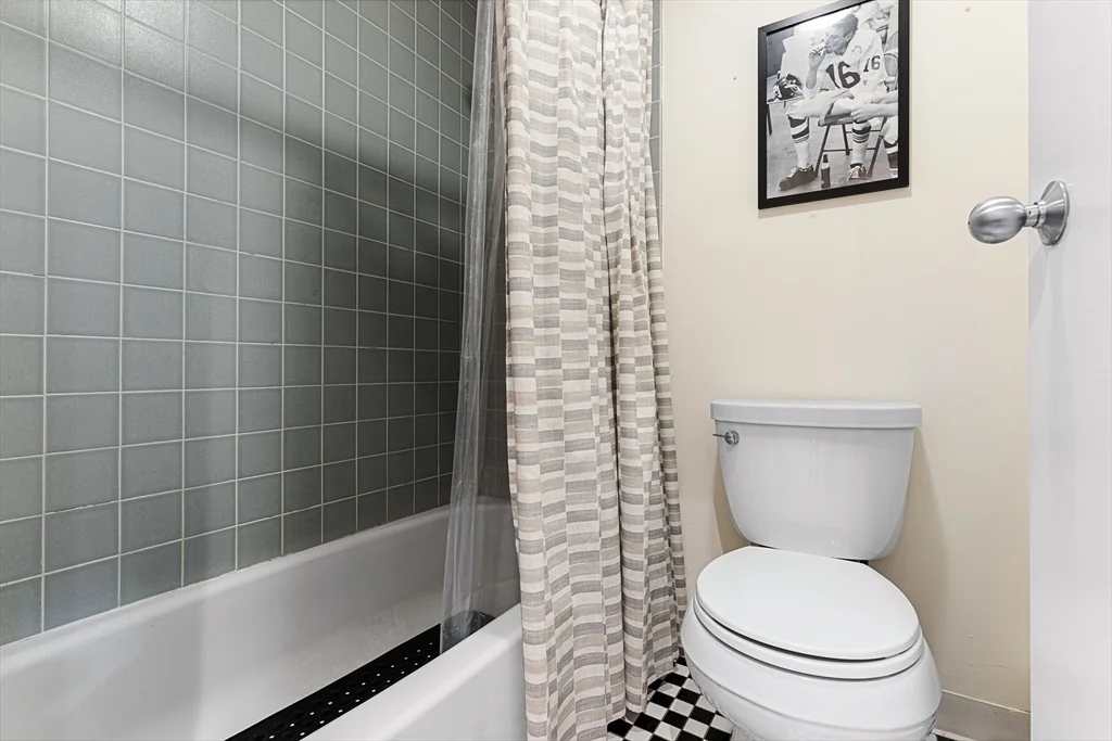 1 bed, 1 bath apartment for rent at 133 Commander Shea Blvd Unit 407, Quincy — photo 18 of 27