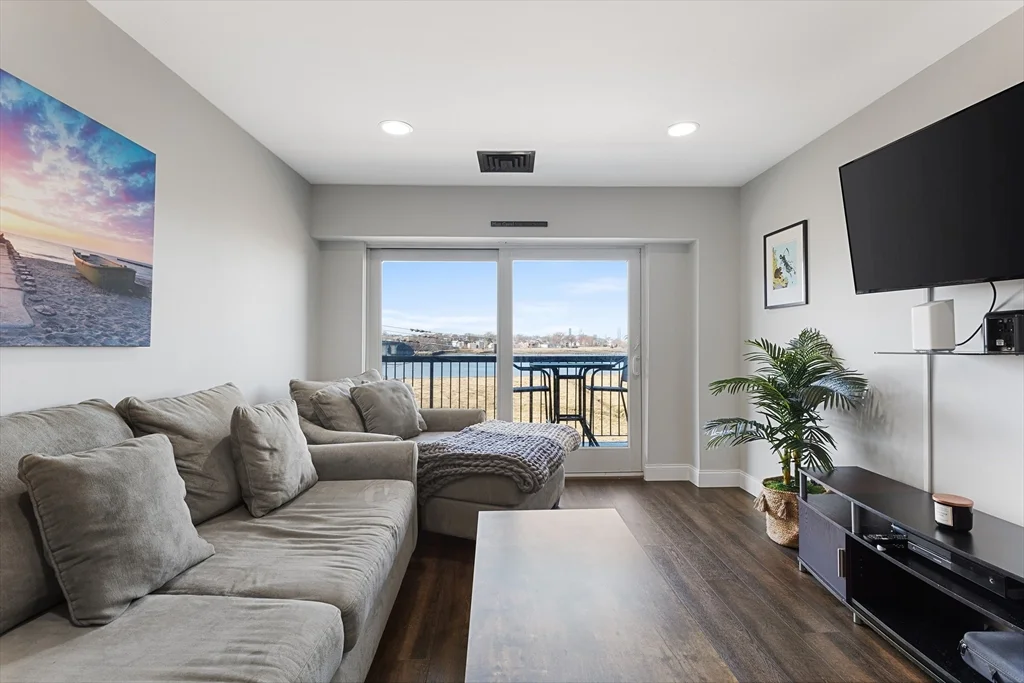 1 bed, 1 bath apartment for rent at 133 Commander Shea Blvd Unit 407, Quincy — photo 9 of 27