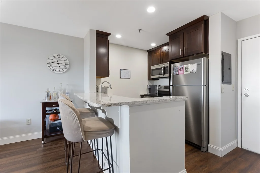 1 bed, 1 bath apartment for rent at 133 Commander Shea Blvd Unit 407, Quincy — photo 3 of 27