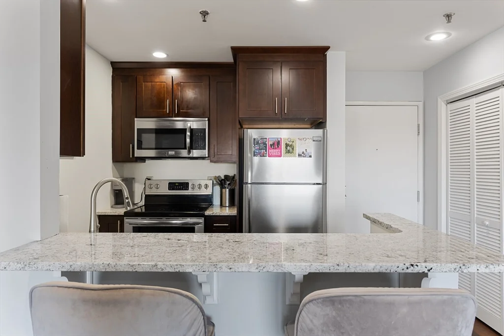 1 bed, 1 bath apartment for rent at 133 Commander Shea Blvd Unit 407, Quincy — photo 10 of 27