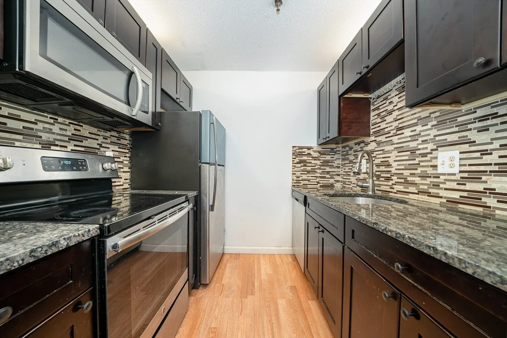 2 bed, 1 bath apartment for rent at 133 Commander Shea Blvd Unit 505, Quincy — photo 2 of 15