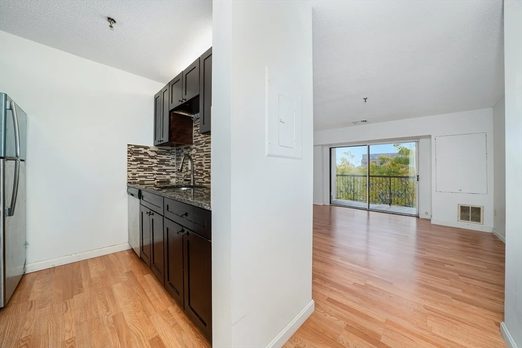 2 bed, 1 bath apartment for rent at 133 Commander Shea Blvd Unit 505, Quincy — photo 5 of 15
