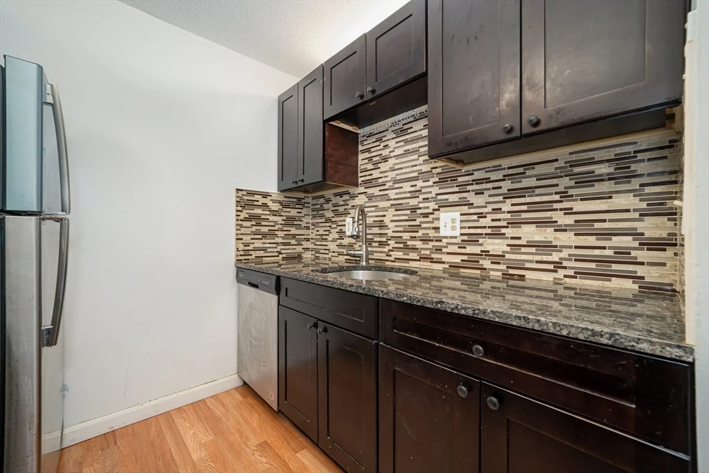 2 bed, 1 bath apartment for rent at 133 Commander Shea Blvd Unit 505, Quincy — photo 4 of 15