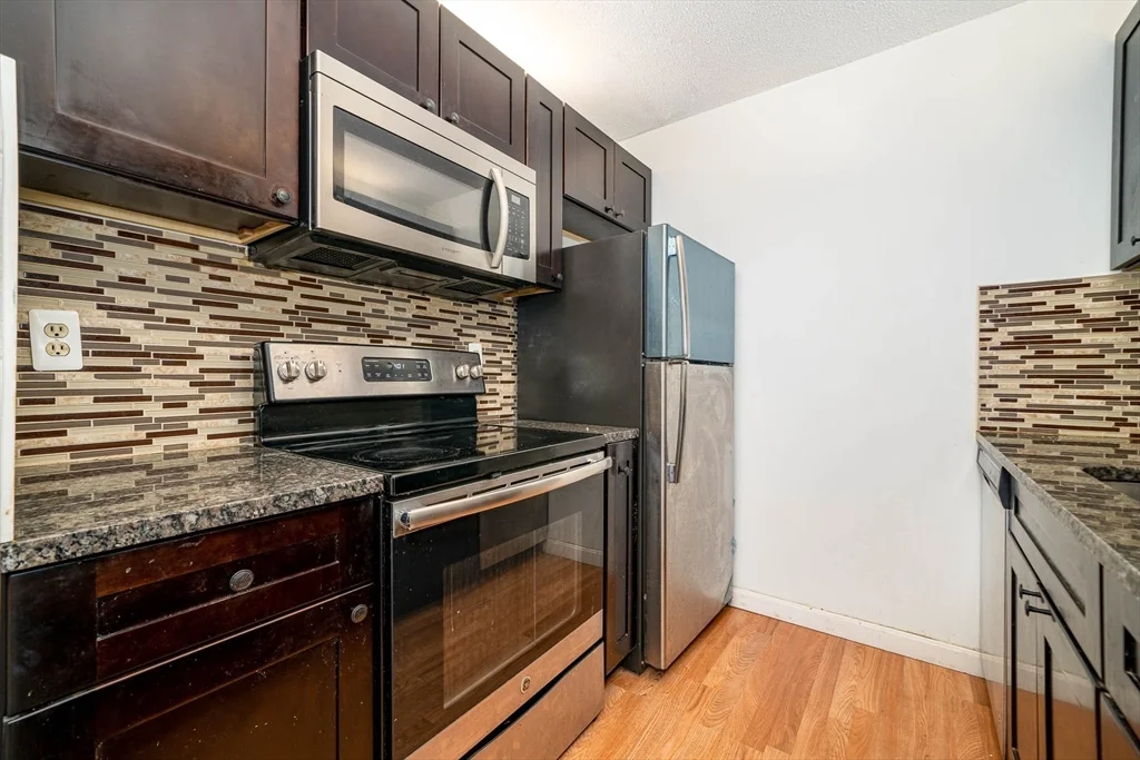 2 bed, 1 bath apartment for rent at 133 Commander Shea Blvd Unit 505, Quincy — photo 3 of 15