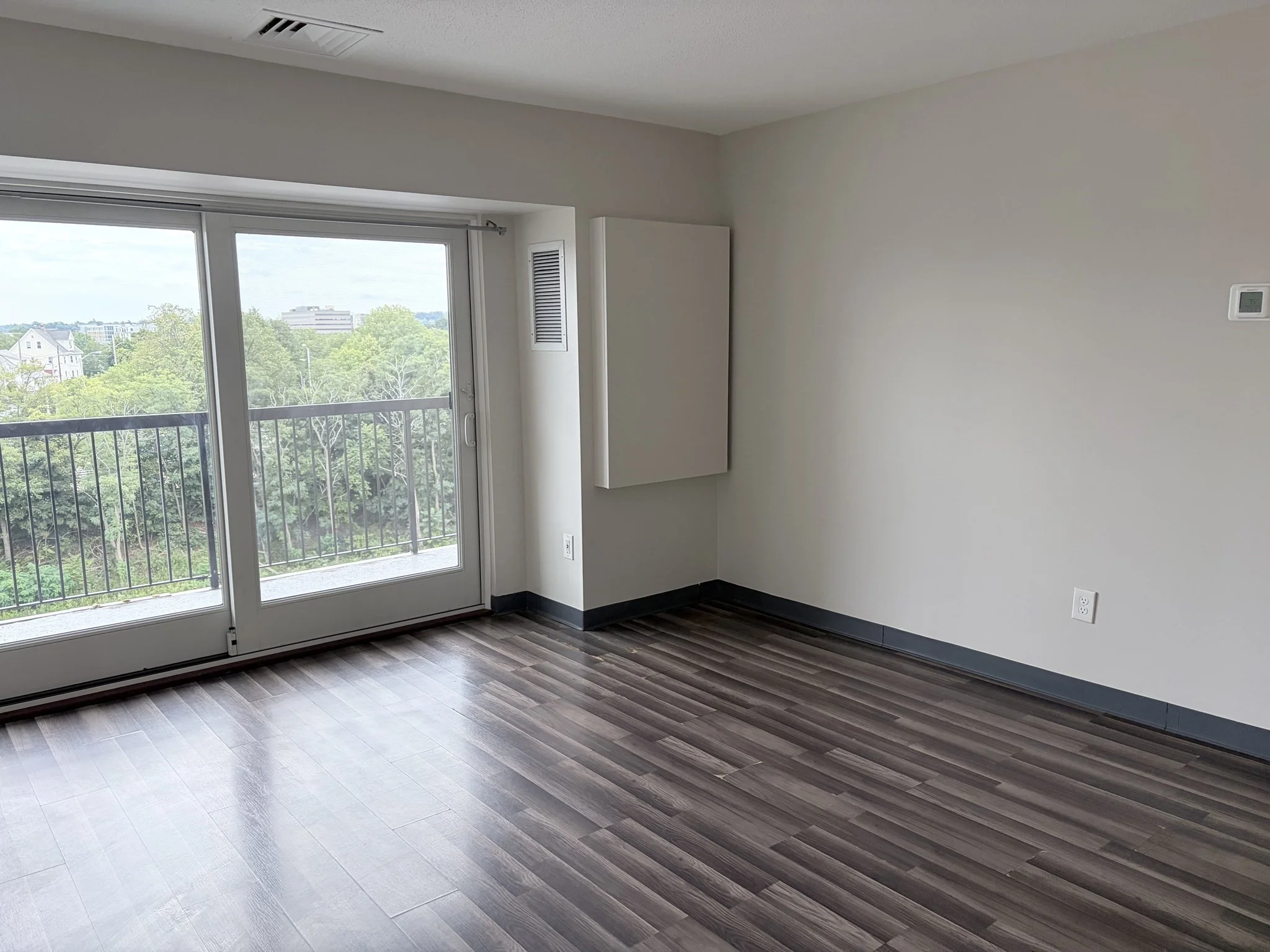 2 bed, 1 bath apartment for rent at 133 Commander Shea Blvd Unit 605, Quincy — photo 4 of 13
