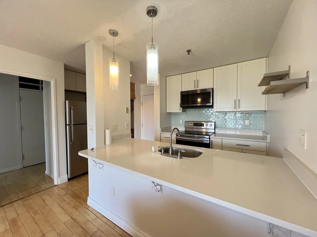 1 bed, 1 bath apartment for rent at 133 Commander Shea Boulevard Unit 410, Quincy — photo 1 of 16
