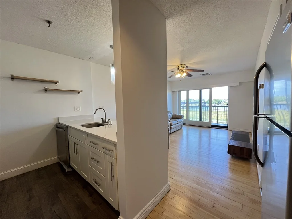 1 bed, 1 bath apartment for rent at 133 Commander Shea Boulevard Unit 410, Quincy — photo 5 of 16