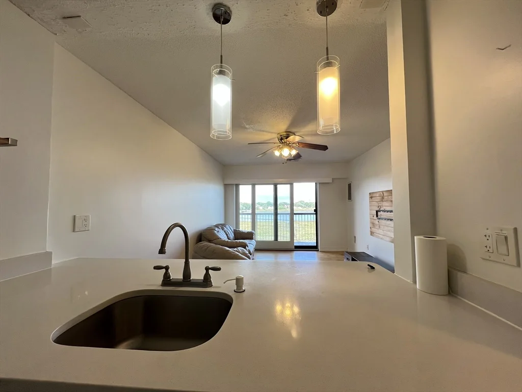 1 bed, 1 bath apartment for rent at 133 Commander Shea Boulevard Unit 410, Quincy — photo 4 of 16