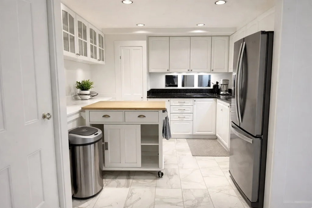 1 bed, 1 bath apartment for rent at 133 Commonwealth Ave Unit 1, Back Bay — photo 5 of 9