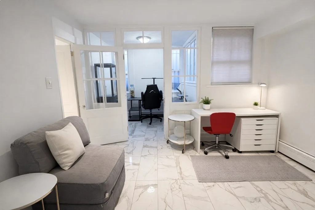 1 bed, 1 bath apartment for rent at 133 Commonwealth Ave Unit 1, Back Bay — photo 3 of 9