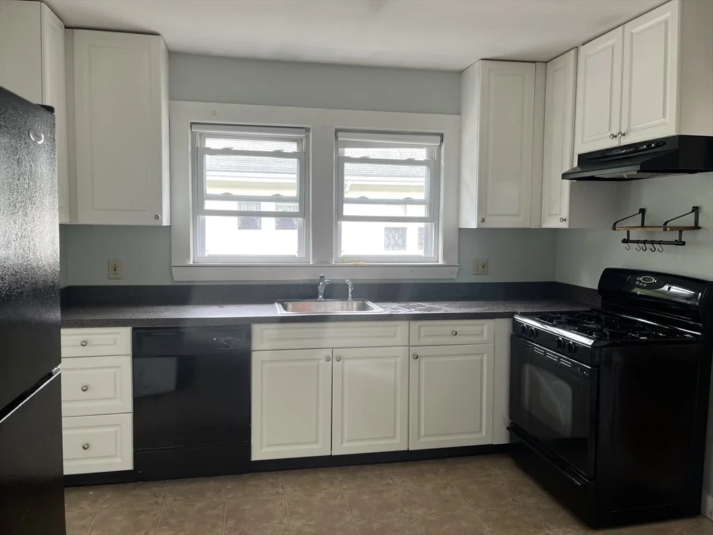 3 bed, 1 bath apartment for rent at 133 Cottage St Unit 133, Norwood — photo 3 of 29