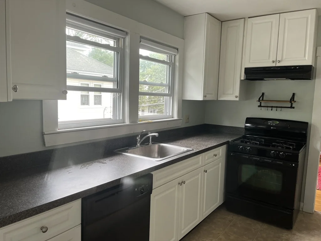 3 bed, 1 bath apartment for rent at 133 Cottage St Unit 133, Norwood — photo 4 of 29