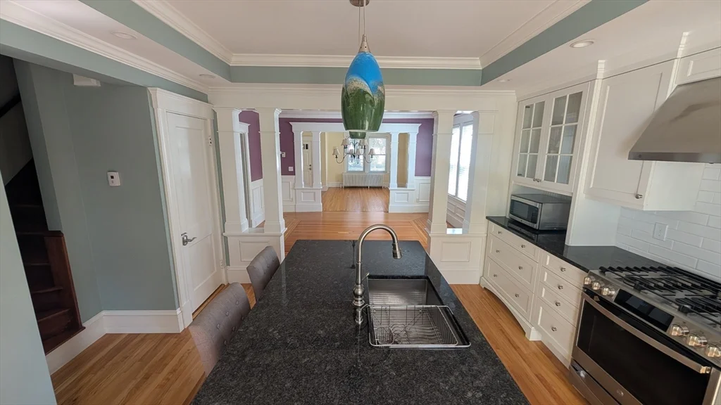 5 bed, 3 bath apartment for rent at 133 Elmwood Rd Unit 2, Swampscott — photo 6 of 29