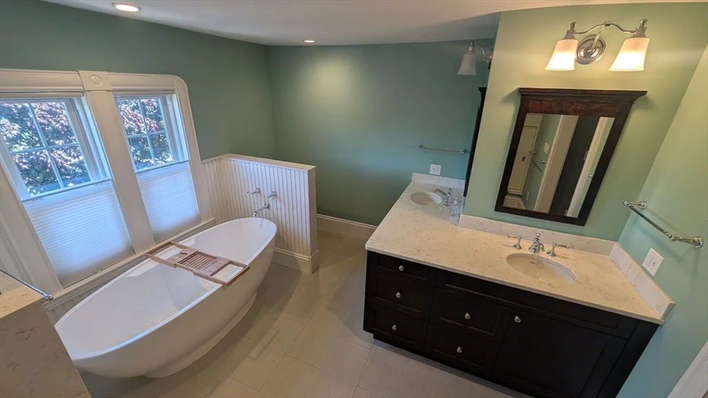 5 bed, 3 bath apartment for rent at 133 Elmwood Rd Unit 2, Swampscott — photo 14 of 29
