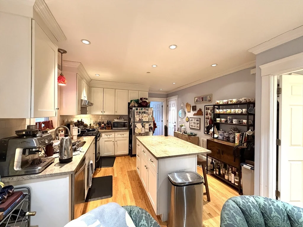 2 bed, 1 bath apartment for rent at 133 Erie St Unit 1, Cambridgeport — photo 3 of 13