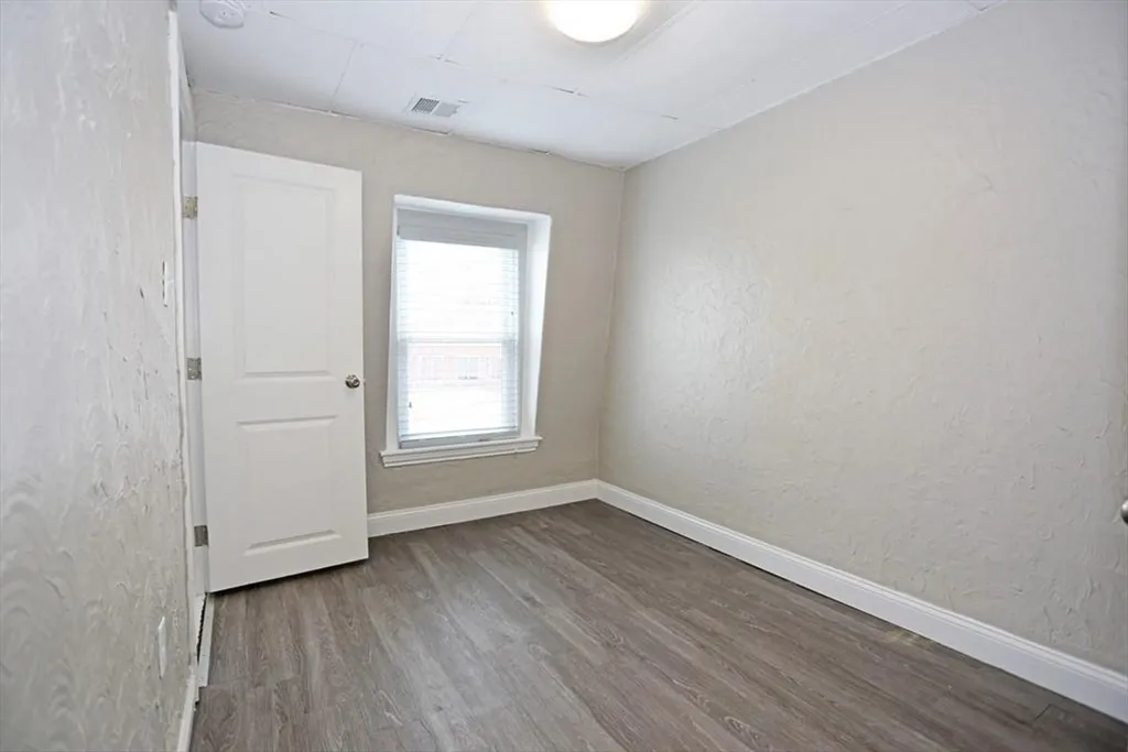 1 bed, 1 bath apartment for rent at 133 Eutaw St Unit 3, Eagle Hill — photo 5 of 7