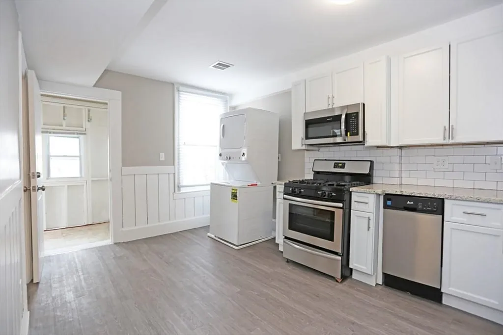 1 bed, 1 bath apartment for rent at 133 Eutaw St Unit 3, Eagle Hill