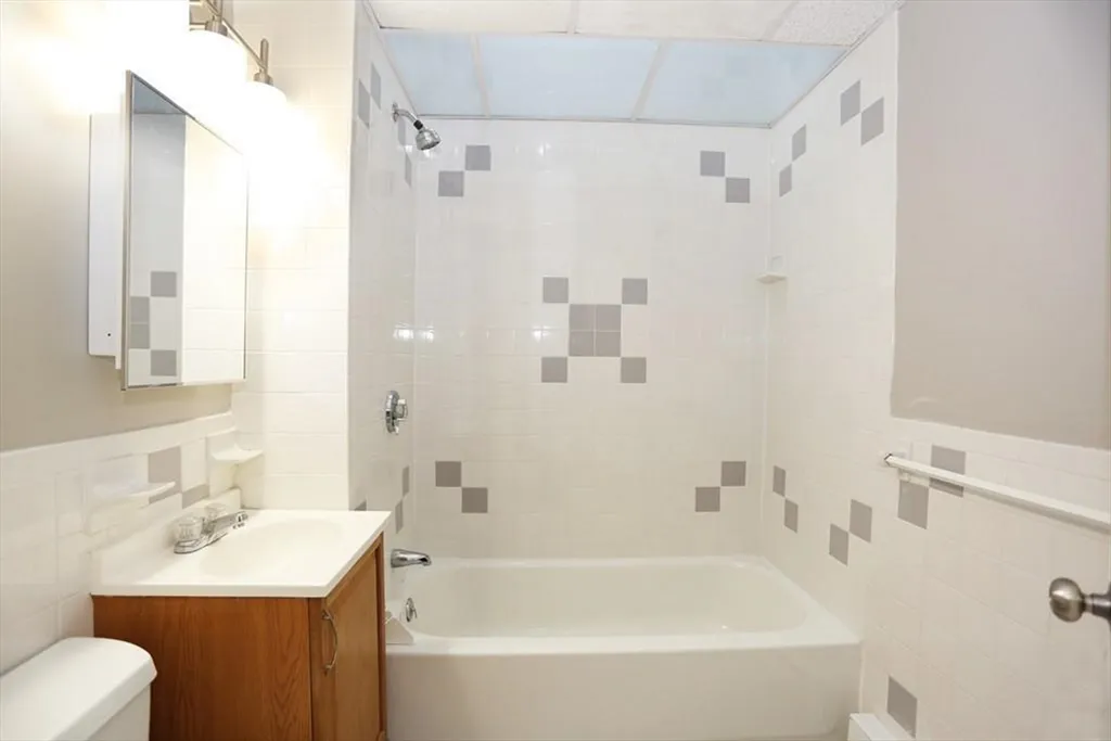 1 bed, 1 bath apartment for rent at 133 Eutaw St Unit 3, Eagle Hill — photo 7 of 7