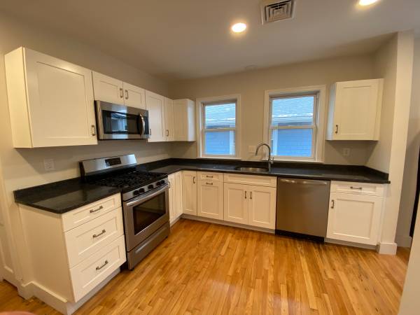 3 bed, 1 bath apartment for rent at 133 Grove St Unit 2, Watertown — photo 6 of 10