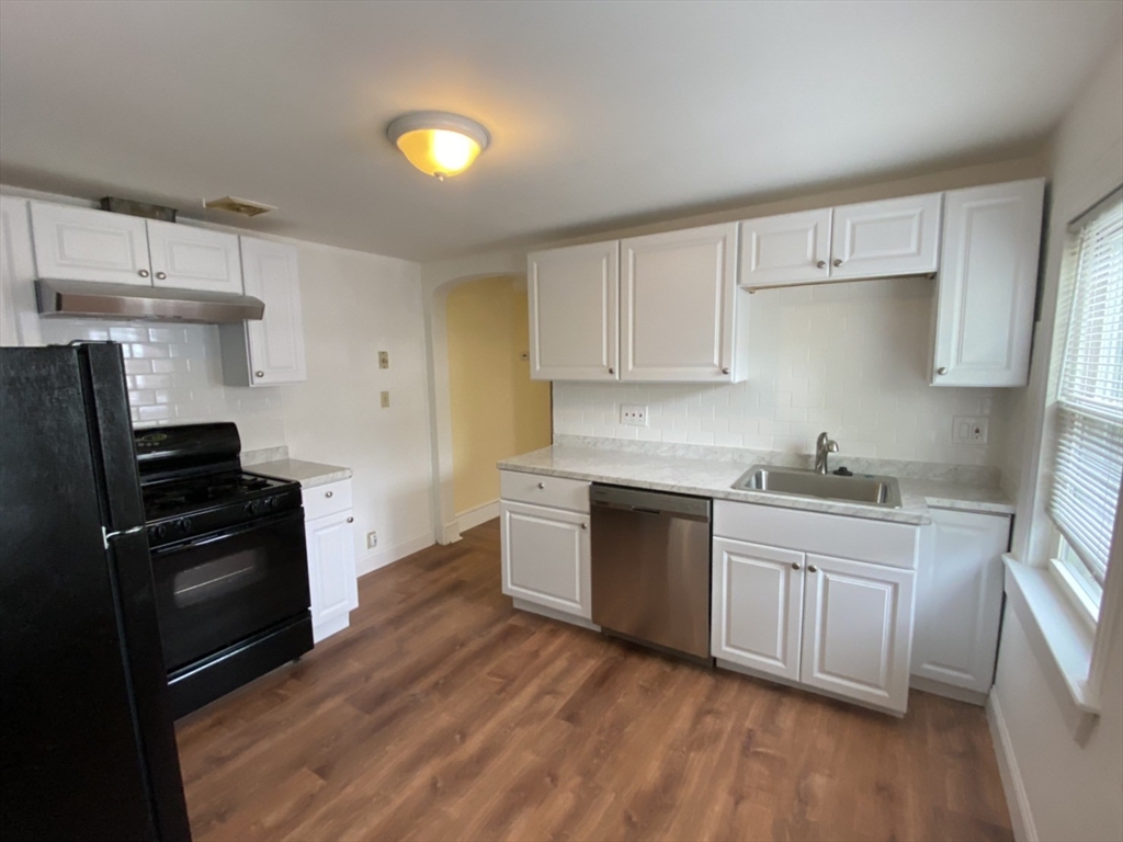 2 bed, 1 bath apartment for rent at 133 Mt Vernon St Unit 3, Malden — photo 5 of 7