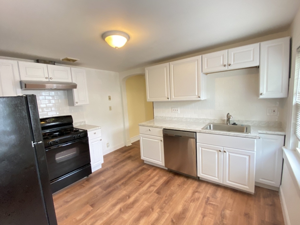 2 bed, 1 bath apartment for rent at 133 Mt Vernon St Unit 3, Malden — photo 2 of 7
