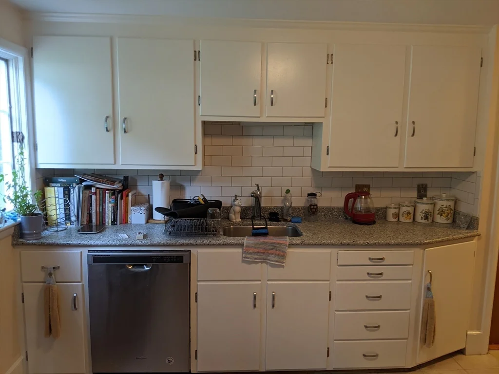4 bed, 2 bath apartment for rent at 133 Park Ave Unit 133, Arlington — photo 4 of 30