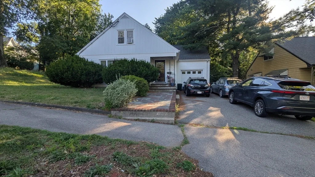 4 bed, 2 bath apartment for rent at 133 Park Ave Unit 133, Arlington