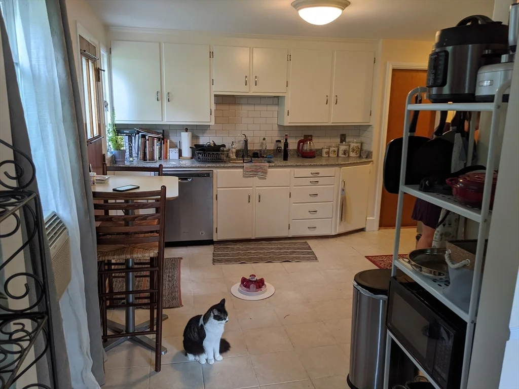 4 bed, 2 bath apartment for rent at 133 Park Ave Unit 133, Arlington — photo 3 of 30