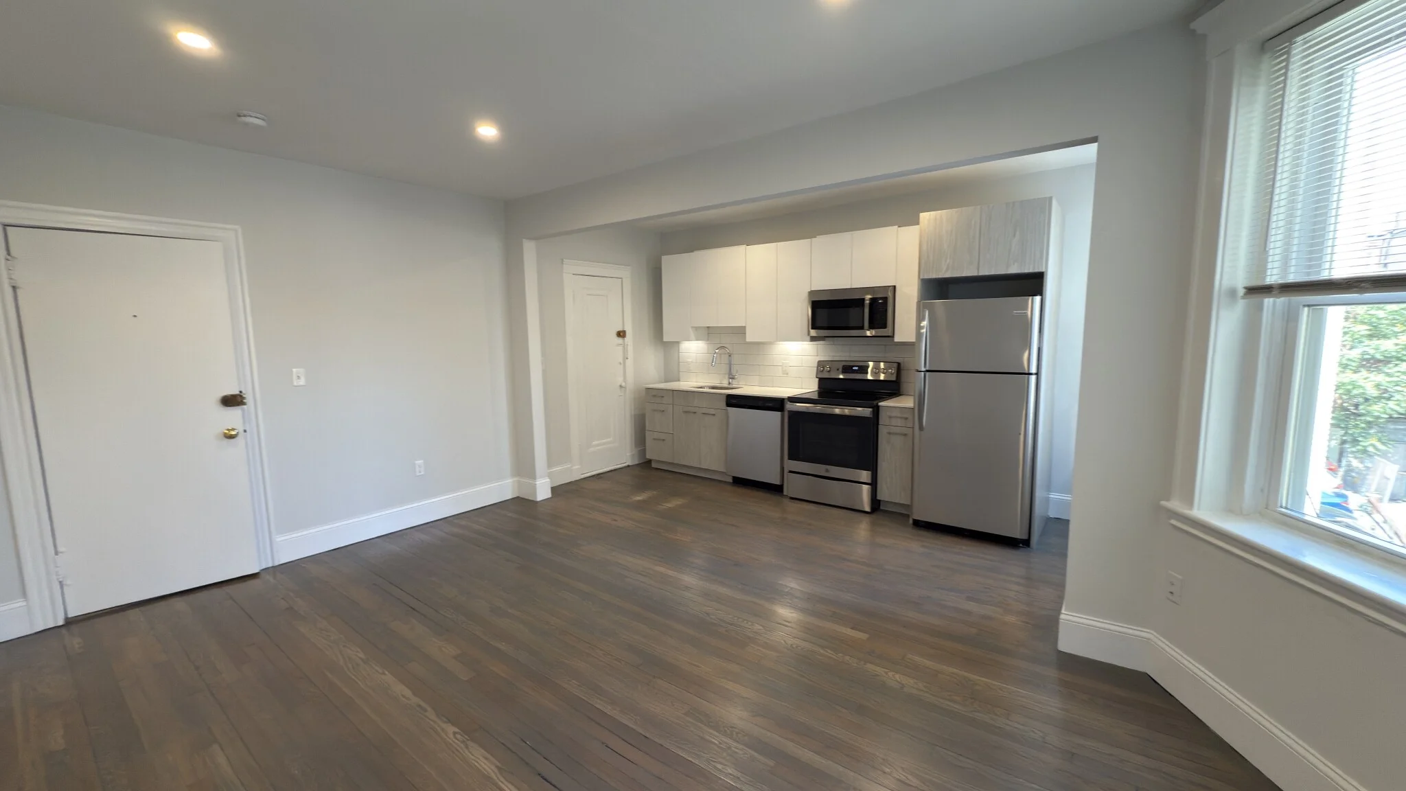 Studio bed, 1 bath apartment for rent at 133 Park Dr Unit 17F, Fenway — photo 3 of 7